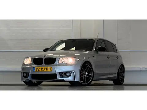 BMW 1-serie 118i High Executive 18"LM velgen Rijdt en schakelt goed