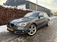 BMW 1-serie 114i Business+ / SPORT / LEER / SCHUIFDAK / NAVI / STOELVERWARMING