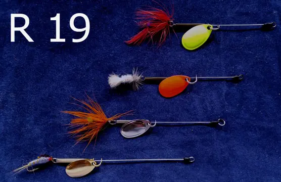 Deel 5) 2 sets van elk 4 stuks Forel-Ruisvoorn-Baarsspinners met vlieg en / of streamertje