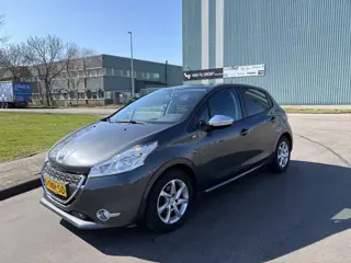 Peugeot 208 1.2 VTi Style 5-Deurs 82 PK. Mooie en zuinige auto van de eerste eigenaar !!! Distributi