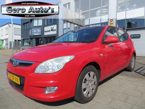 Hyundai i30 1.4i Dynamic nw apk ! meeneemprijs ,lak verweerd div schades