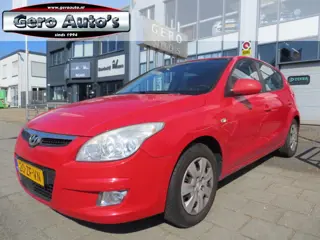 Hyundai i30 1.4i Dynamic nw apk ! meeneemprijs ,lak verweerd div schades