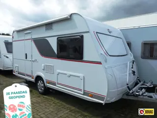 Bürstner Premio 395 TS met mover en luifel