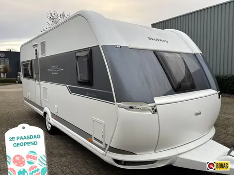 Hobby Excellent 560 CFE met mover en voortent