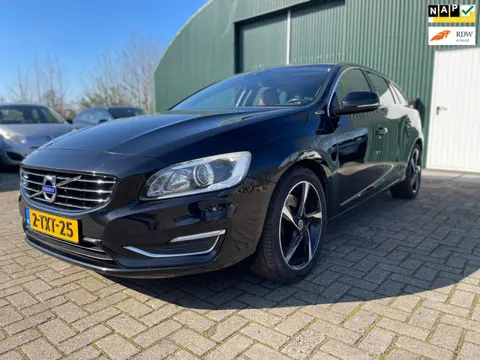 Volvo V60 2.4 D6 AWD Plug-In Hybrid Summum/2e Eig! Voll Option!!