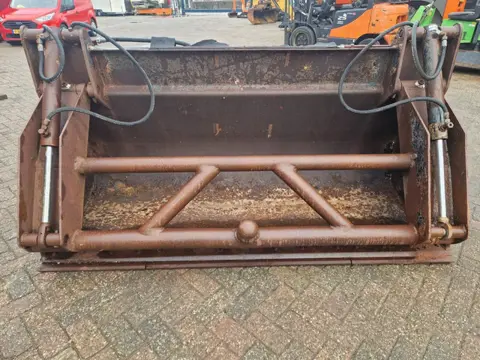 Volvo Doppstadt met hydraulische klem