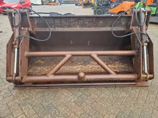 Volvo Doppstadt met hydraulische klem