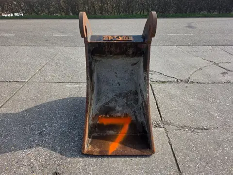 Eurosteel 2 dieplepels CW30/40, 0.64m en 0.65m breed