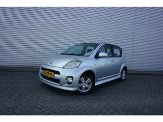 Daihatsu Sirion 2 1.3-16V Comfort Airco / Cruise / Parkeers. / Elektr. ramen / Lm velgen / NAP
