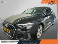 Audi A3 Limousine 30 TFSI S edition Navigatie Apple Carplay/Android Auto Parkeersensoren Adaptive Cr