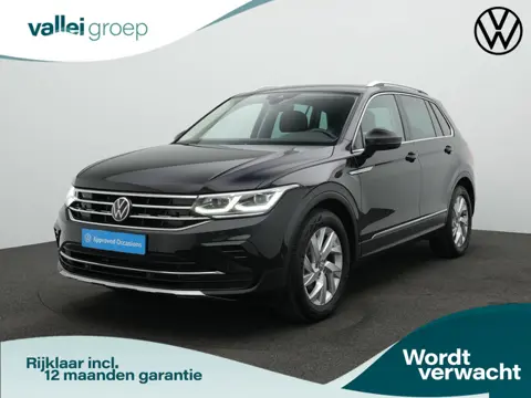 Volkswagen Tiguan 1.5 TSI 150 pk DSG Elegance | Trekhaak | IQ Light | Stuur-/stoelverwarming | Achte