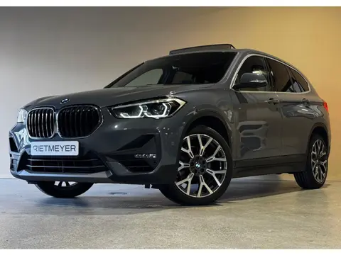 BMW X1 sDrive18i |Pano |Head-Up |Dealer onderhouden |Stoelverw. |Camera |Keyless