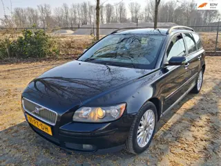 Volvo V50 2.4 Summum met lange apk dus echt goedkoop rijden top onder houden auto