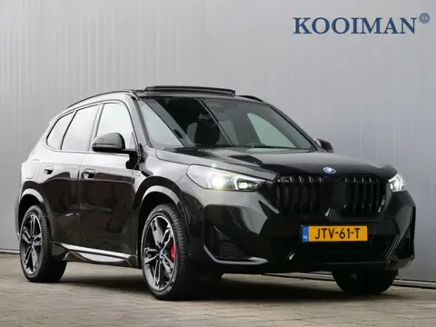 BMW X1 xDrive25e M Sport pakket Pro 245 Pk Automaat Schuifdak / Winterpakket / Harman Kardon