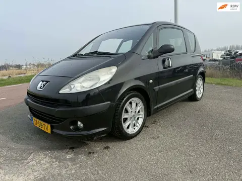 Peugeot 1007 1.4 Gentry super leuke auto, apk , garantie en kleine beurt !
