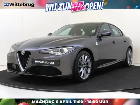 Alfa Romeo Giulia 2.0T Super | Squadra Tuning 319PK!! | Leder | 18 INCH | Trekhaak | Dealeronderhoud