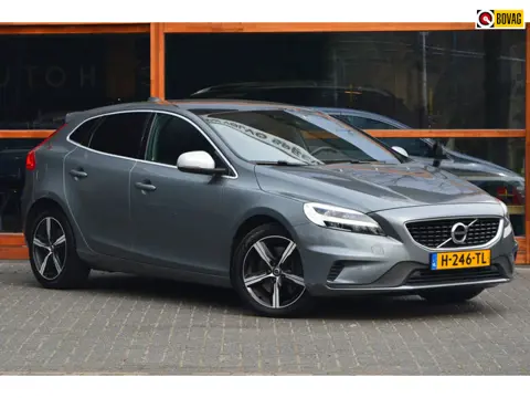 Volvo V40 T3 Polar+ R-Design | Panoramadak | Harman/Kardon | Trekhaak | Camera | Trekhaak | Keyless 