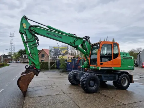 Hyundai Robex 160W-9A with 6-cylinder Cummins (bj 2015)