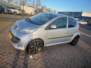 Peugeot 107 1.0-12V XR