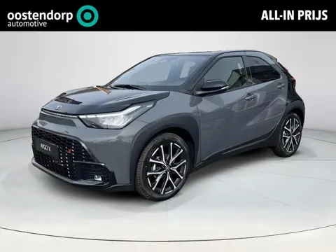 Toyota Aygo X Hybrid 115 GR Sport | Storm grey met zwart dak | Nieuw uit voorraad leverbaar |
