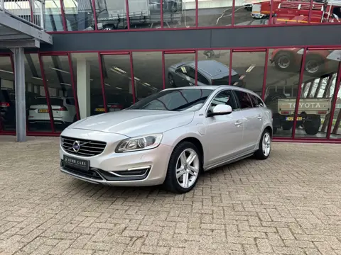 Volvo V60 2.4 D6 AWD Plug-In Hybrid Summum | Leder | CC | Memory | Navi |
