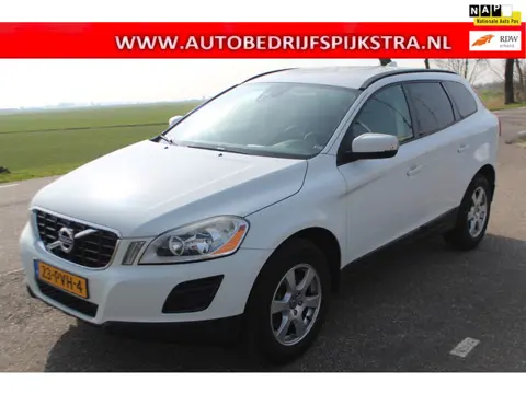 Volvo XC60 2.0T // AUTOMAAT / TREKHAAK / NAVI //