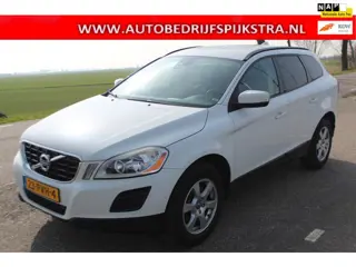 Volvo XC60 2.0T // AUTOMAAT / TREKHAAK / NAVI //