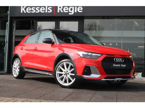 Audi A1 citycarver 30 TFSI Epic Stoelverwarming Keyless 18” LED CarPlay Sensoren Navi