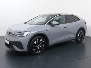 Volkswagen ID.5 Pro 77 kWh | 204 PK | SoH 90% | Warmtepomp | Trekhaak | Panoramadak | Matrix LED kop