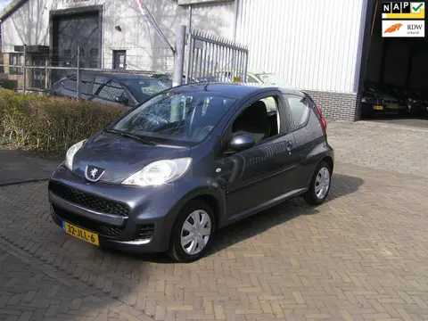Peugeot 107 1.0-12V Sublime 120 d km nap airco nieuwe apk