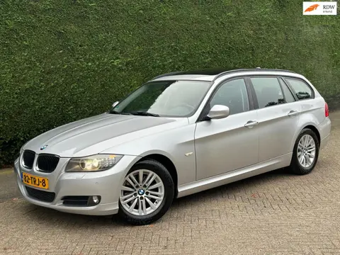 BMW 3-serie Touring 318i High Executive /AUTOMAAT/PANO/XENON/NAVI/RIJDTGOED!/