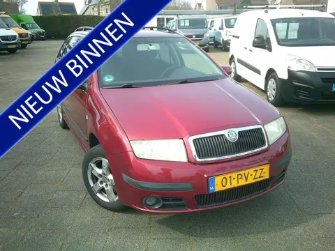 Škoda Fabia Combi 1.4-16V Elegance VOORZIEN VAN CRUISECONTROL+AIRCO !!