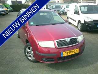 Škoda Fabia Combi 1.4-16V Elegance VOORZIEN VAN CRUISECONTROL+AIRCO !!