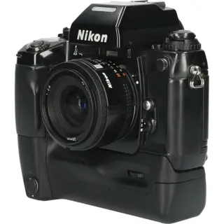 Tweedehands Nikon F4E met MB-23 grip en AF Nikkor 28mm f/2.8 CM5248
