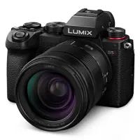 Panasonic Lumix S5D + 28-200mm f/4.0-7.1