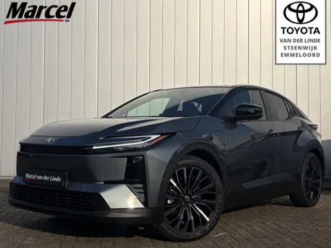 Toyota C-HR+ Executive AWD 77 kWh Nieuw NL Auto Panorama Bi-Tone 360 Camera Stoel Stuur Verwamd