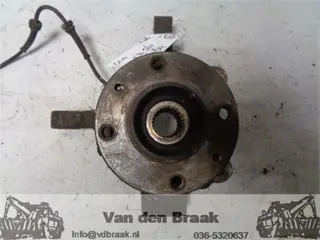 Renault Clio Fase III 1.2 16V 2005-2012 Fusee rechts voor