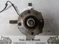 Renault Clio Fase III 1.2 16V 2005-2012 Fusee rechts voor