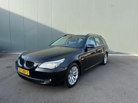 BMW 5 Serie Touring 520i Corp. L. Bns L. CAMERA | PARKEERSENSOREN !