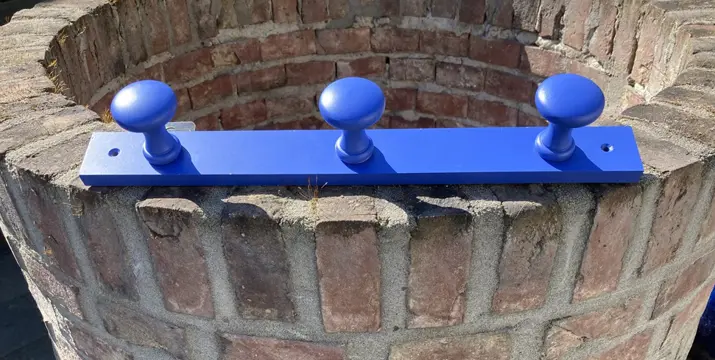 Vrolijke Blauwe Kapstok van Massief Beukenhout!
