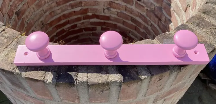 Vrolijke Roze Kapstok van Massief Beukenhout!