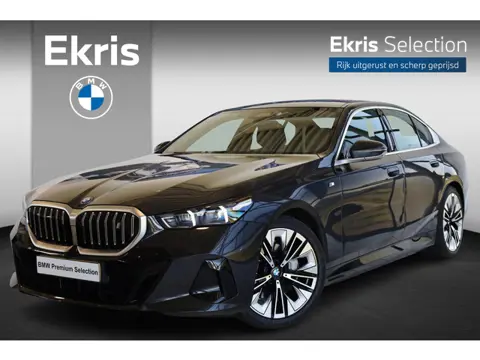 BMW i5 eDrive40 | M Sportpakket | Glazen Panoramadak | Trekhaak Elektrisch | Stuur- en stoelverwarmi