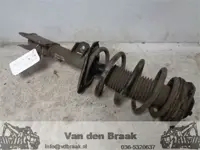 Nissan Qashqai 1.6 DCi 2011-2014 Veerpoot rechts voor