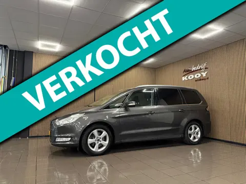 Ford Galaxy 1.5 Titanium * Trekhaak / 7 Persoons / Carplay / Stoelverwarming / NL Auto *