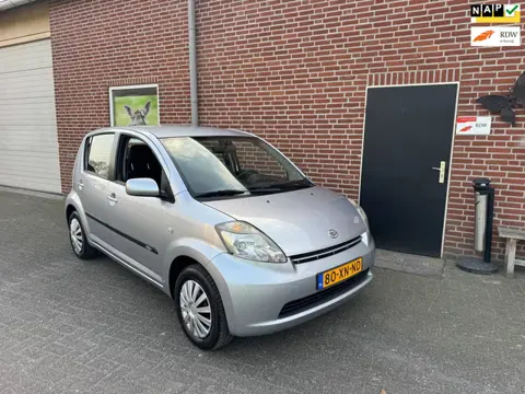 Daihatsu Sirion 2 1.0-12V Premium 5 Deurs, NW apk, Zeer Netjes