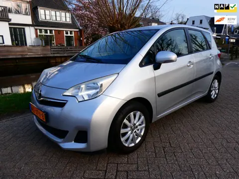 Toyota Verso-S 1.3 VVT-i Comfort Plus 100pk Airco Trekhaak Hoge instap