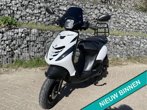 Piaggio Zip SP White 45km E5 Alpha Matrix Led BETAAL met in3