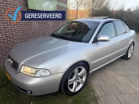 Audi A4 Limousine 2.4 V6 QUATRO*2000*Ecc|Xenon|Cruise|O-dak