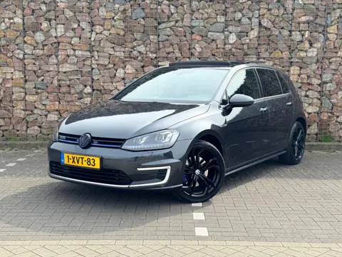 Volkswagen Golf 1.4 TSI GTE ORGINEEL NL PANO LED NAVI