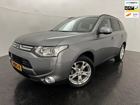 Mitsubishi Outlander 2.0 Intense+ 7p /Trekhaak / Camera
